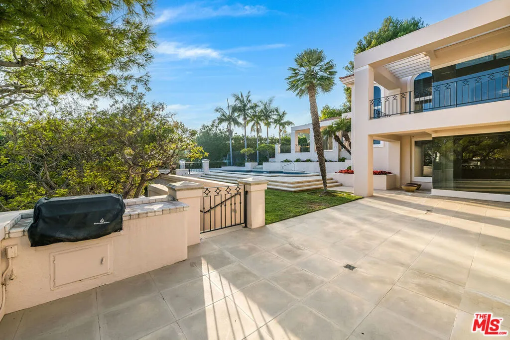 1136 Calle Vista Drive, Beverly Hills, California 90210 home-pic-29