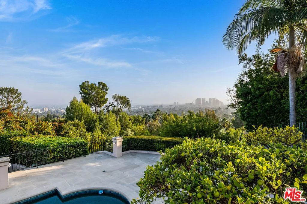 1136 Calle Vista Drive, Beverly Hills, California 90210 home-pic-24