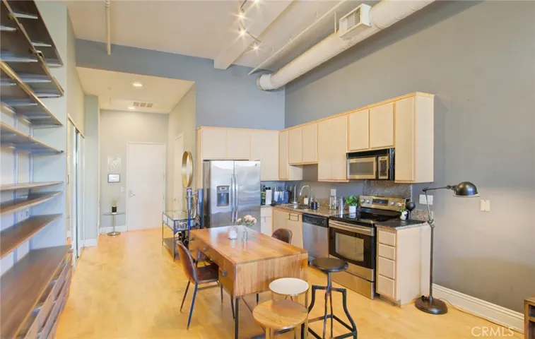 175 S Lake 402, Pasadena, California 91101