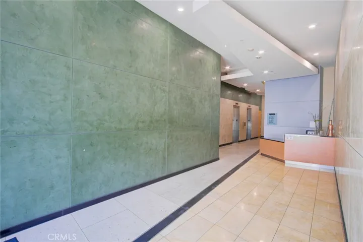 175 S Lake 402, Pasadena, California 91101