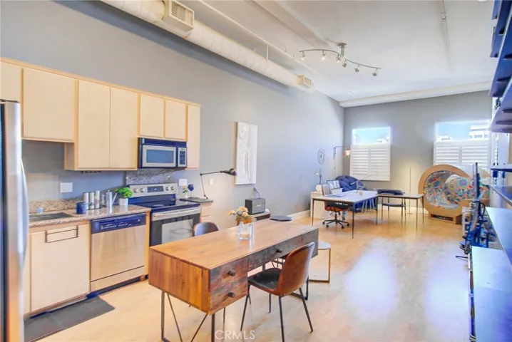 175 S Lake 402, Pasadena, California 91101