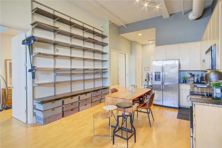 175 S Lake 402, Pasadena, California 91101