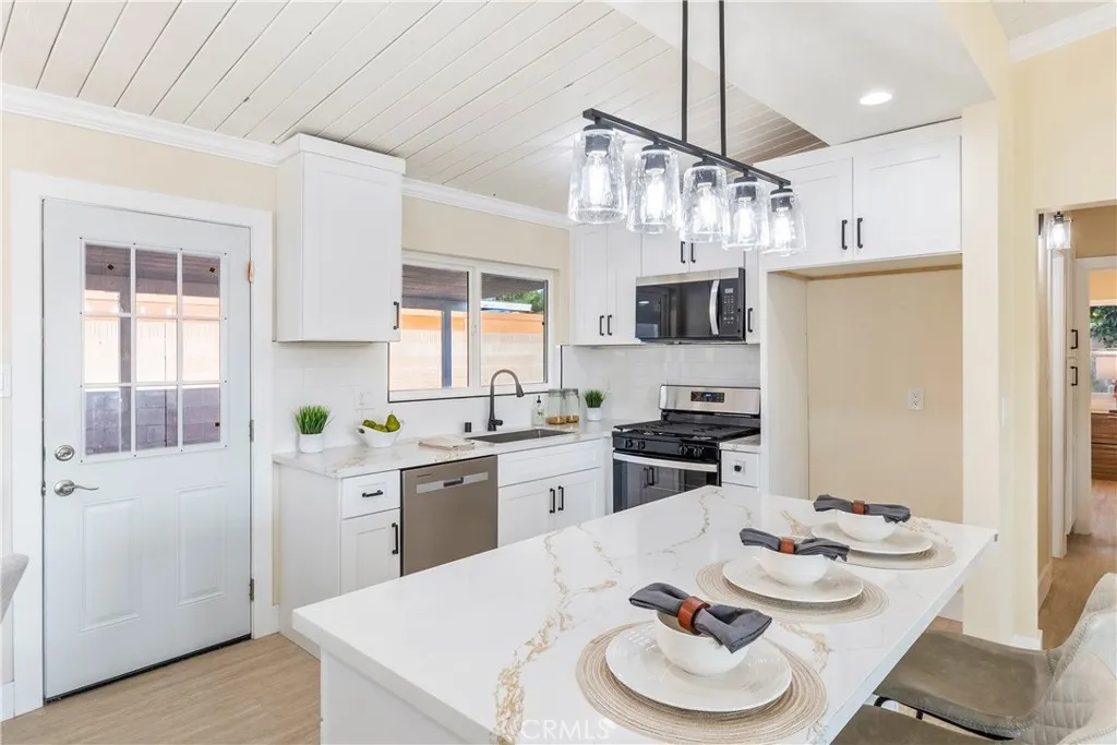 18203 Bellefont Drive, Azusa, California 91702 home-pic-7