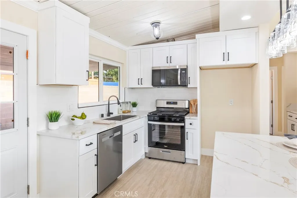 18203 Bellefont Drive, Azusa, California 91702 home-pic-6