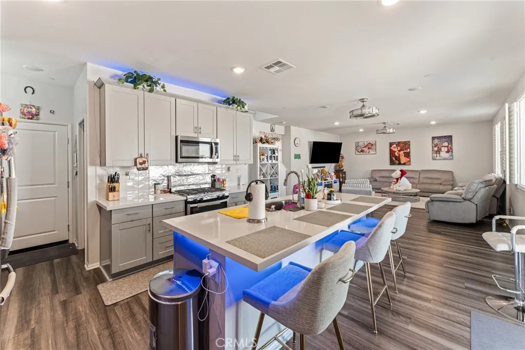 9623 Lasorda Court, Riverside, California 92503 home-pic-6