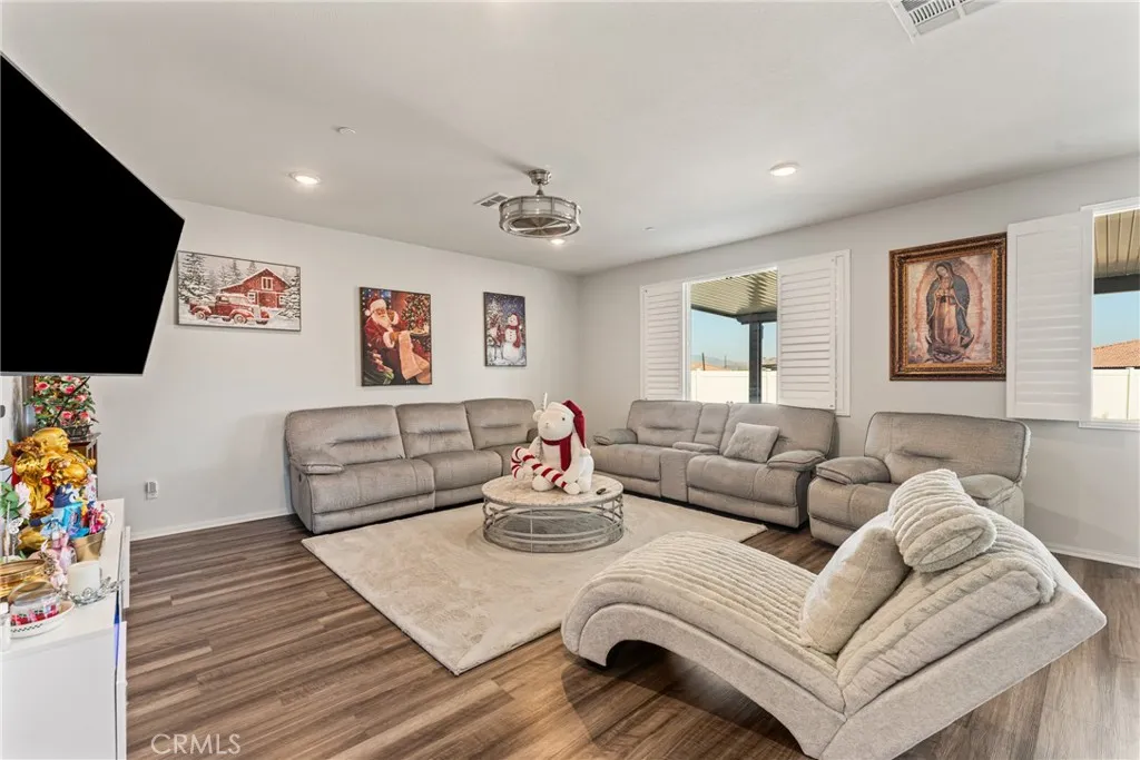 9623 Lasorda Court, Riverside, California 92503 home-pic-11
