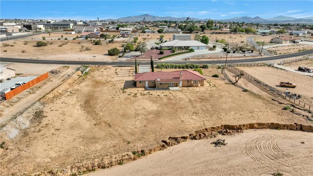 10903 E Avenue, Hesperia, California 92345 home-pic-33