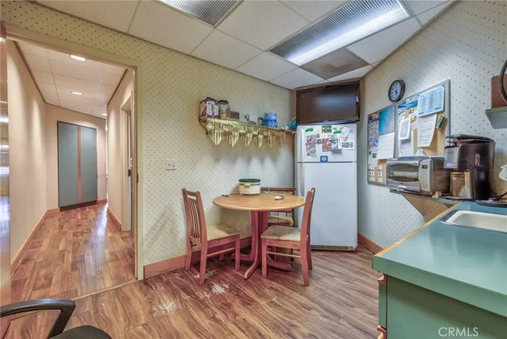 Employee Lounge, suite 200