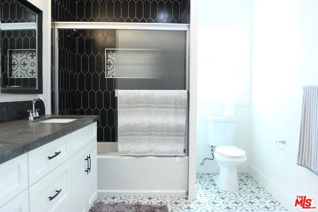 433 S Wilton Place, Los Angeles, California 90020 home-pic-30