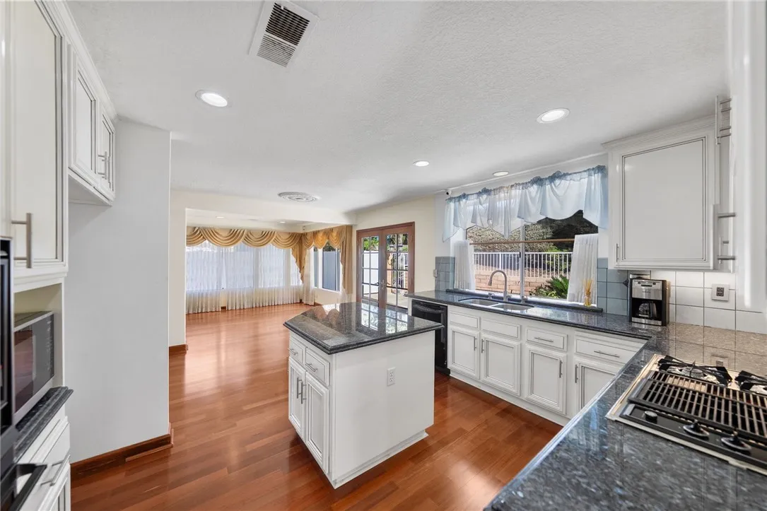 1611 San Almada, Corona, California 92882 home-pic-11