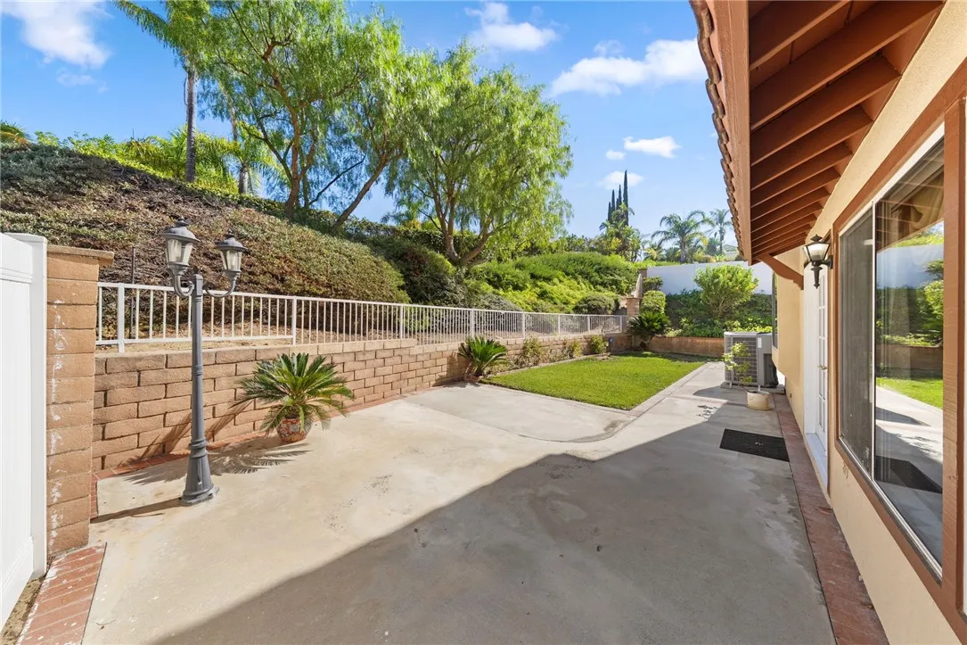 1611 San Almada, Corona, California 92882 home-pic-21