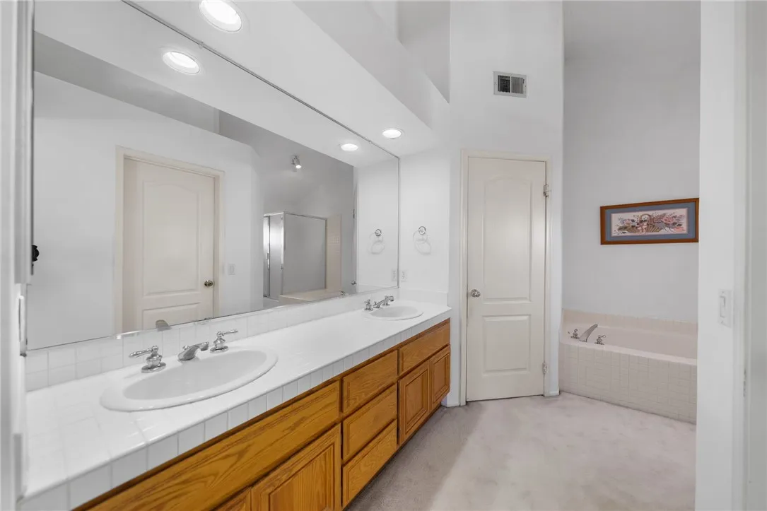 1611 San Almada, Corona, California 92882 home-pic-37
