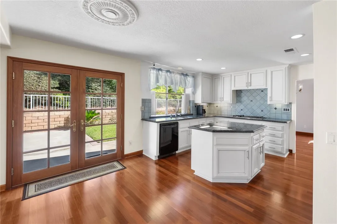 1611 San Almada, Corona, California 92882 home-pic-12
