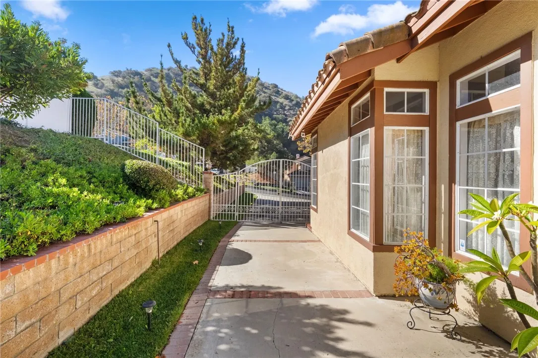 1611 San Almada, Corona, California 92882 home-pic-26