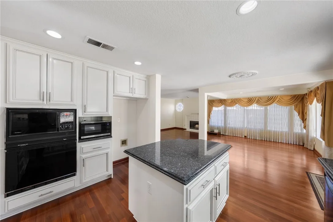 1611 San Almada, Corona, California 92882 home-pic-13