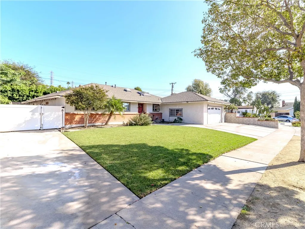 2033 N Diamond, Orange, California 92867 home-pic-1