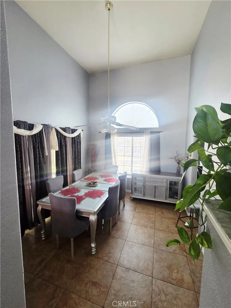16339 Salinas, Victorville, California 92394 home-pic-10