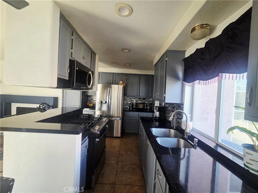 16339 Salinas, Victorville, California 92394 home-pic-13