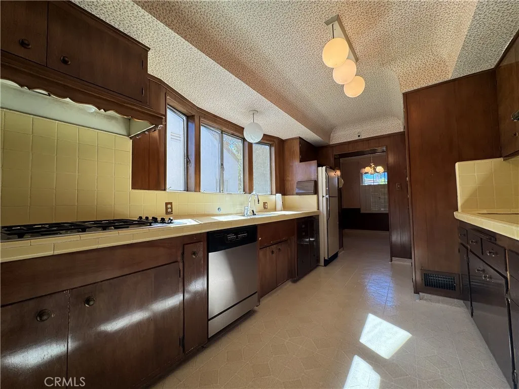 212 S Rodeo, Beverly Hills, California 90212 home-pic-18