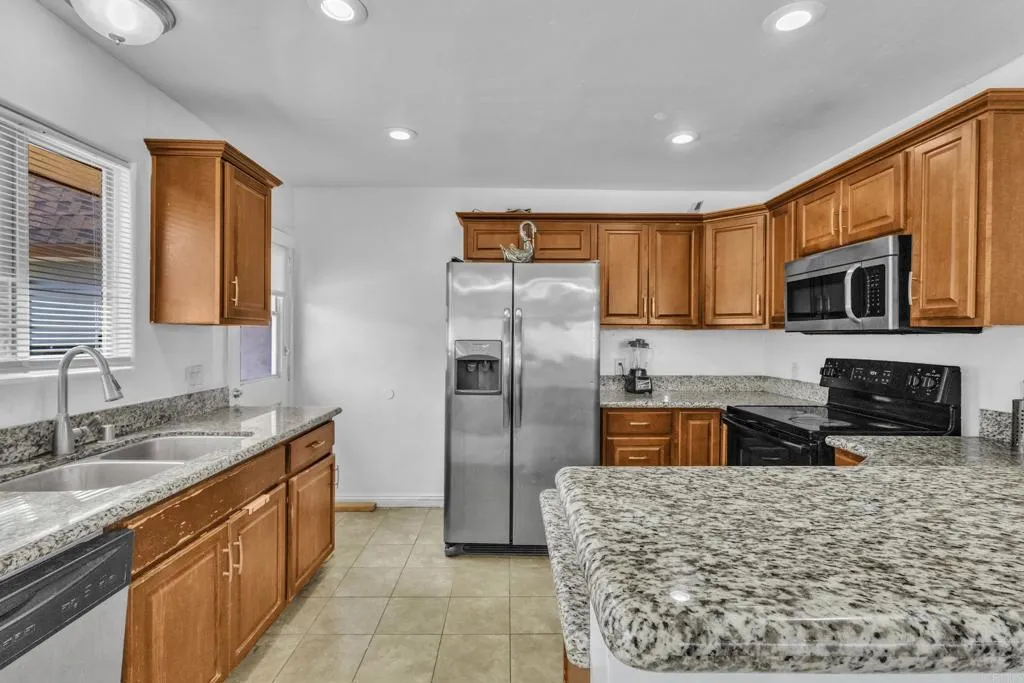 9518 Cypress St, Lakeside, California 92040 home-pic-14