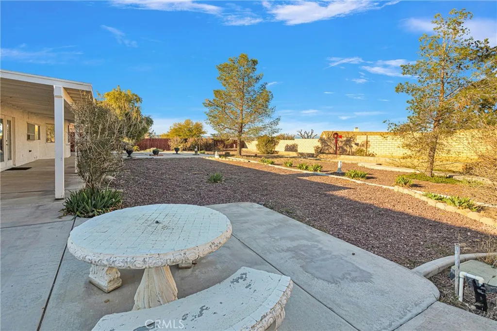 16620 Iwa, Apple Valley, California 92307 home-pic-43