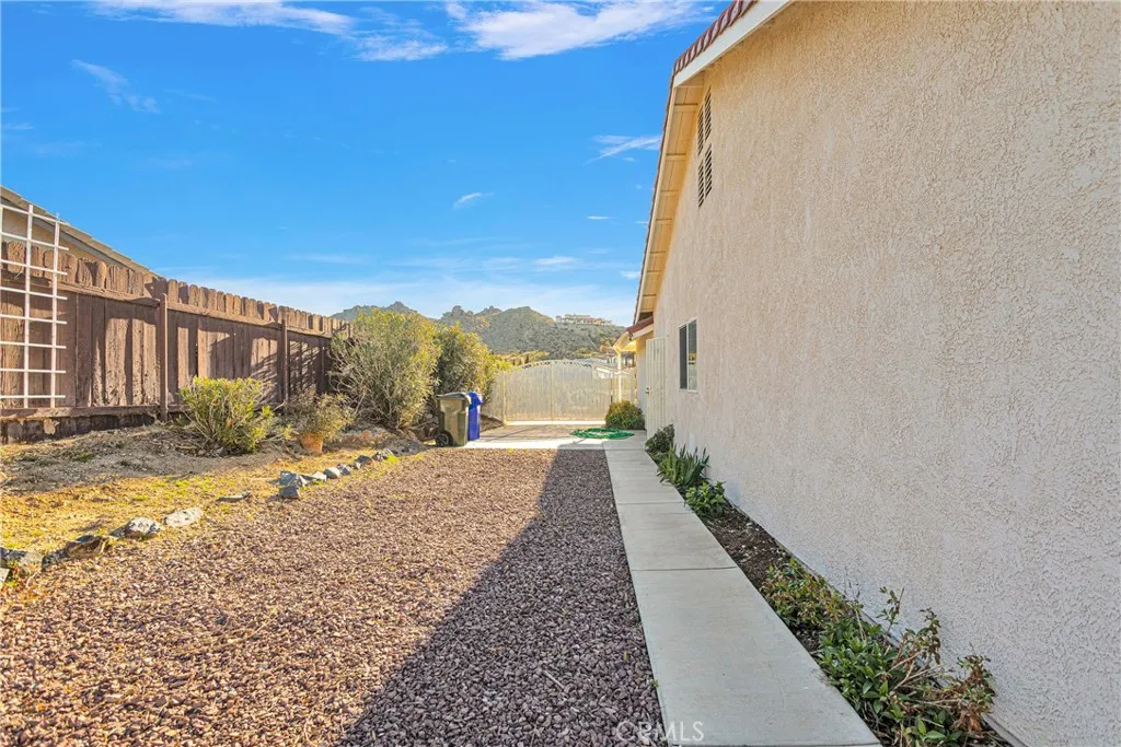16620 Iwa, Apple Valley, California 92307 home-pic-44