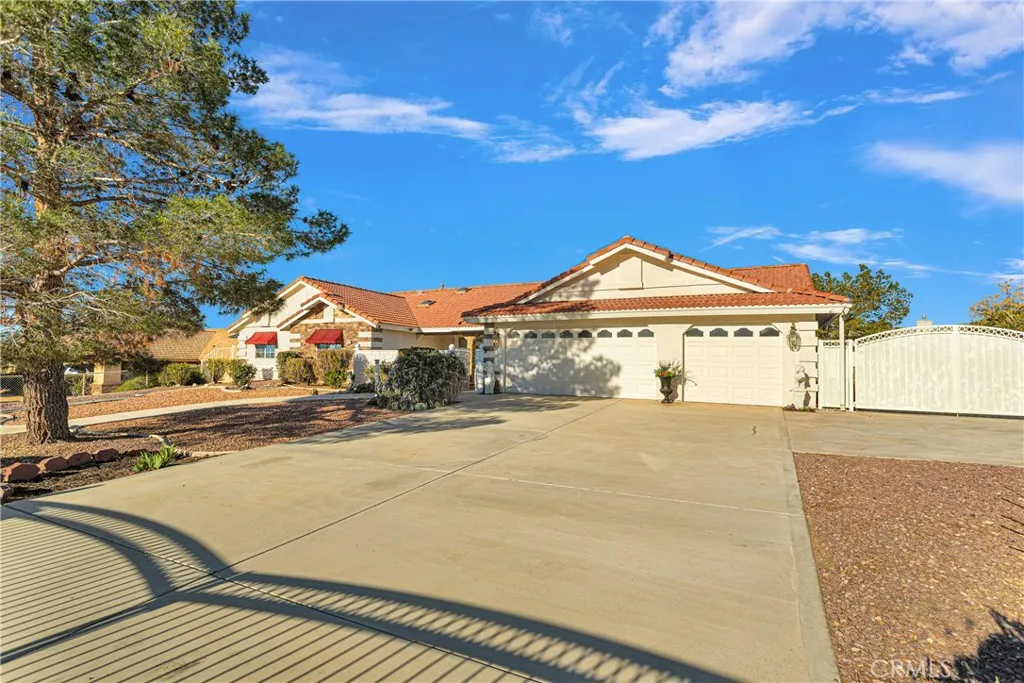 16620 Iwa, Apple Valley, California 92307 home-pic-1