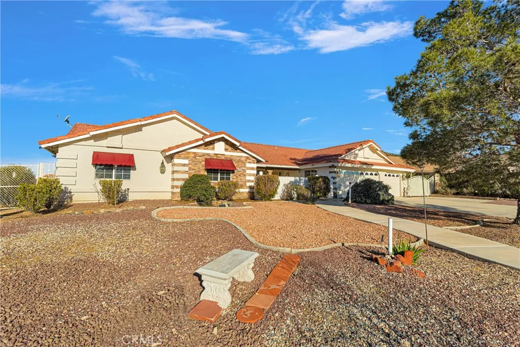 16620 Iwa, Apple Valley, California 92307 home-pic-0