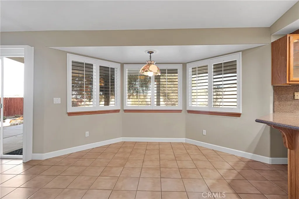 16620 Iwa, Apple Valley, California 92307 home-pic-18
