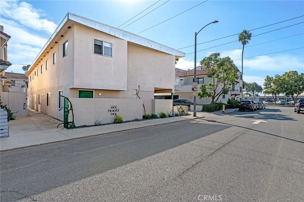 24 Roswell, Long Beach, California 90803 home-pic-3