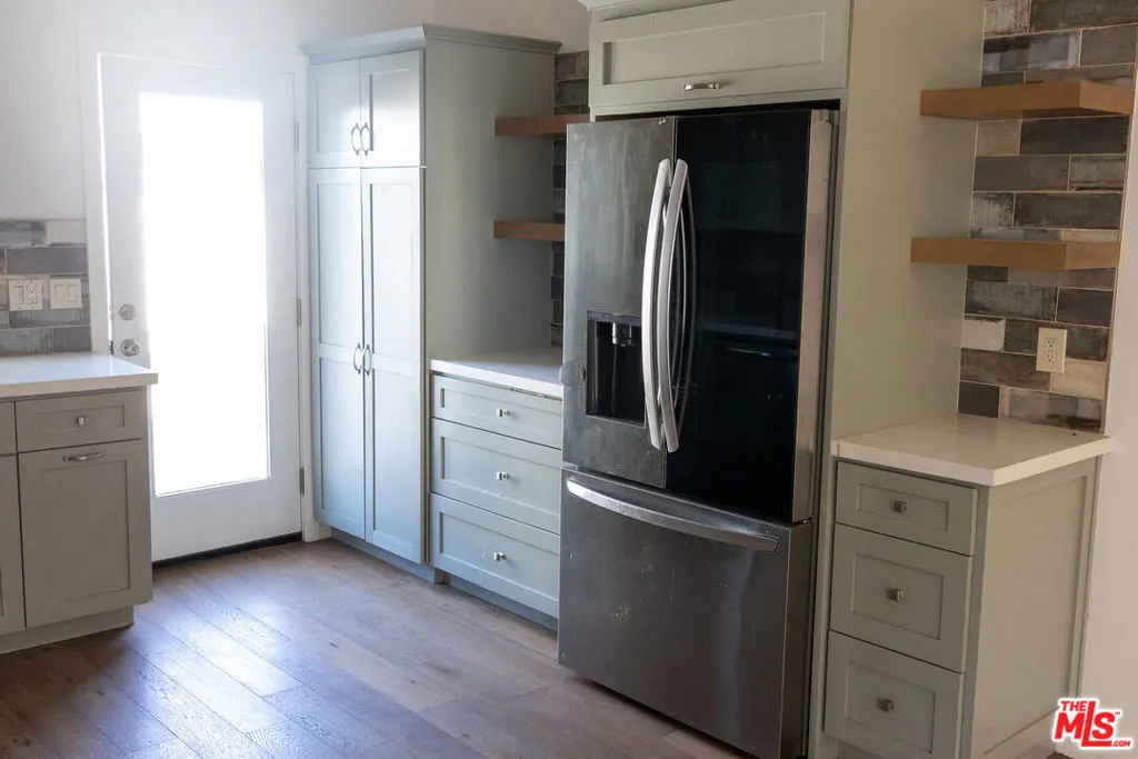 932 W Crestwood Street, San Pedro, California 90731 home-pic-18