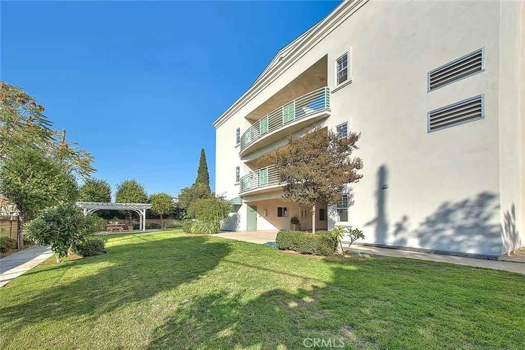 303 N Nicholson Avenue 108, Monterey Park, California 91755 home-pic-3
