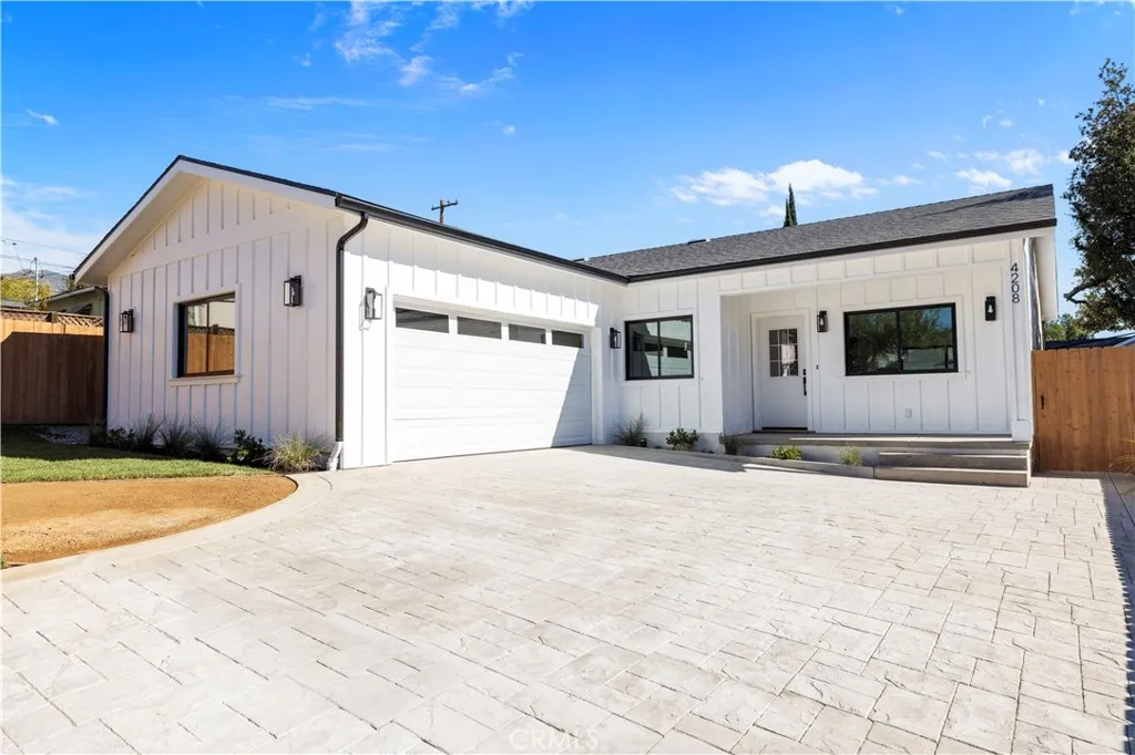 4208 New York Ave, La Crescenta, California 91214 home-pic-1