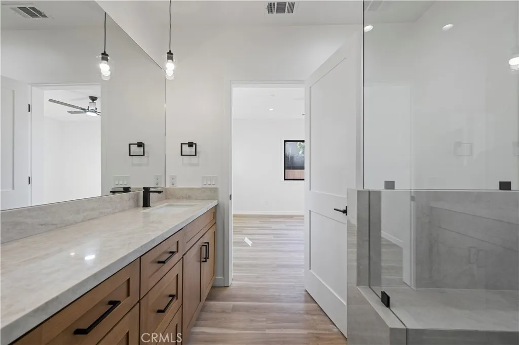 4208 New York Ave, La Crescenta, California 91214 home-pic-19