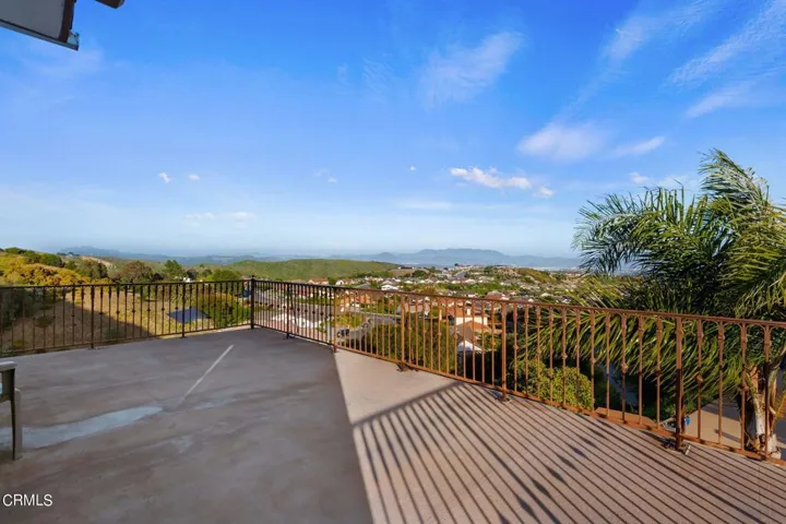 8-web-or-mls-08 - Balcony