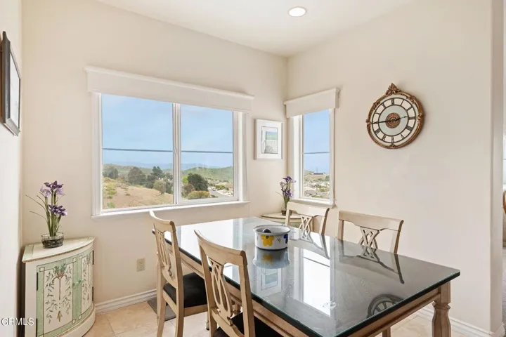 15-web-or-mls-15 - Breakfast Area
