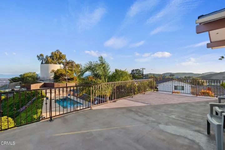 7-web-or-mls-07 - Balcony