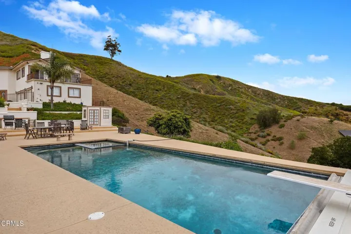 2-web-or-mls-02 - Swimming Pool