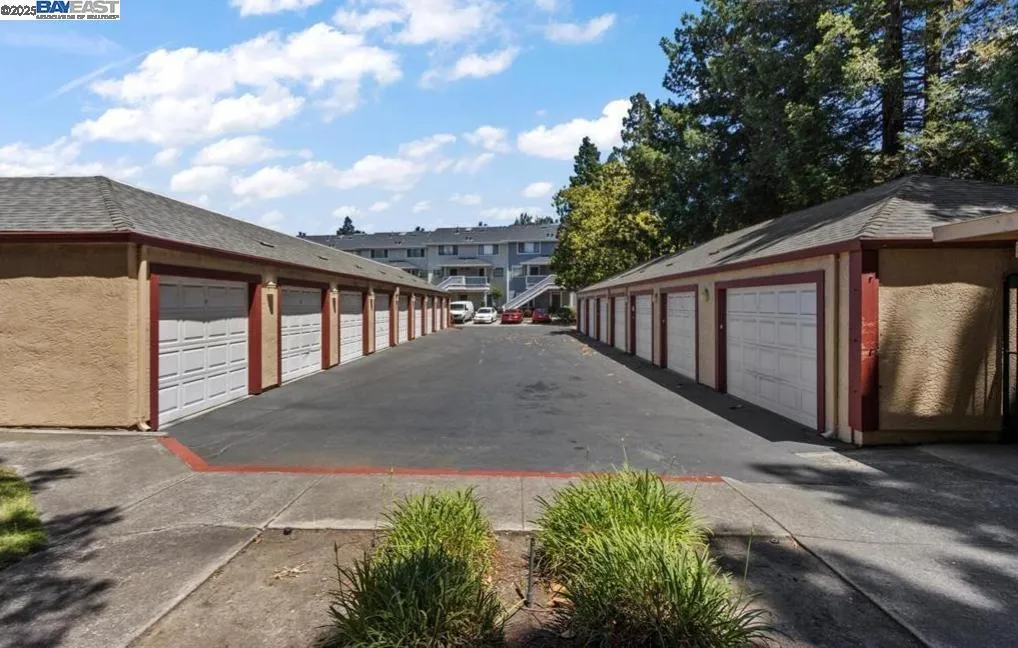 1310 Walden Rd 11, Walnut Creek, California 94597 home-pic-24