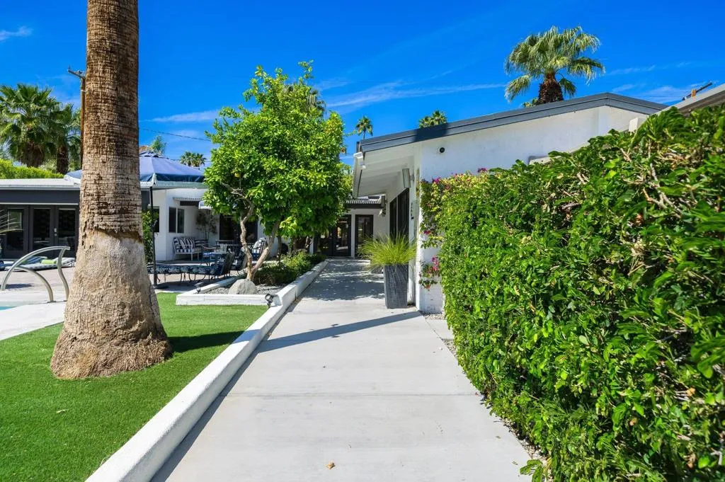 830 N Riverside Drive, Palm Springs, California 92264 home-pic-39