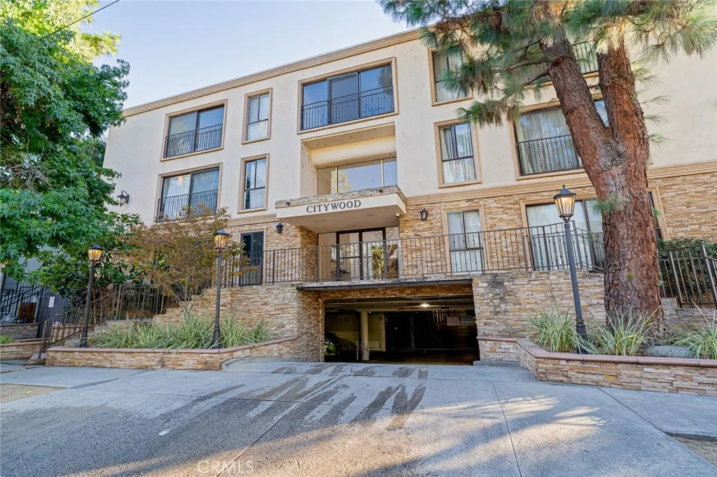 15344 Weddington, Sherman Oaks, California 91411 home-pic-1