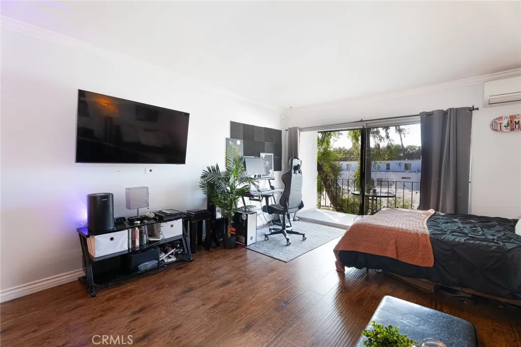 15344 Weddington, Sherman Oaks, California 91411 home-pic-4
