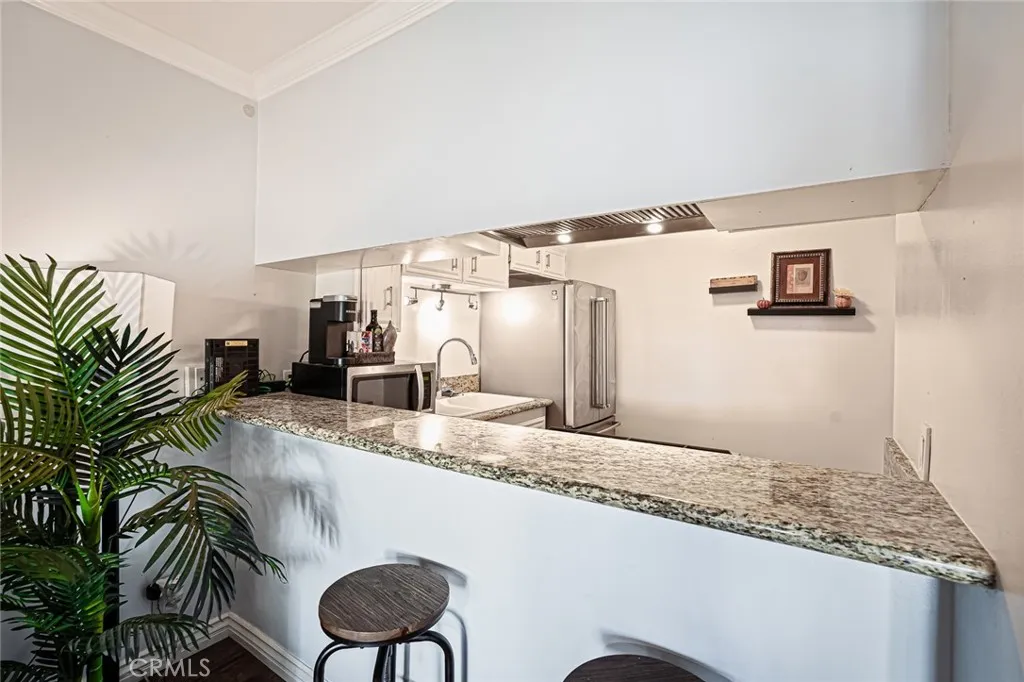15344 Weddington, Sherman Oaks, California 91411 home-pic-5