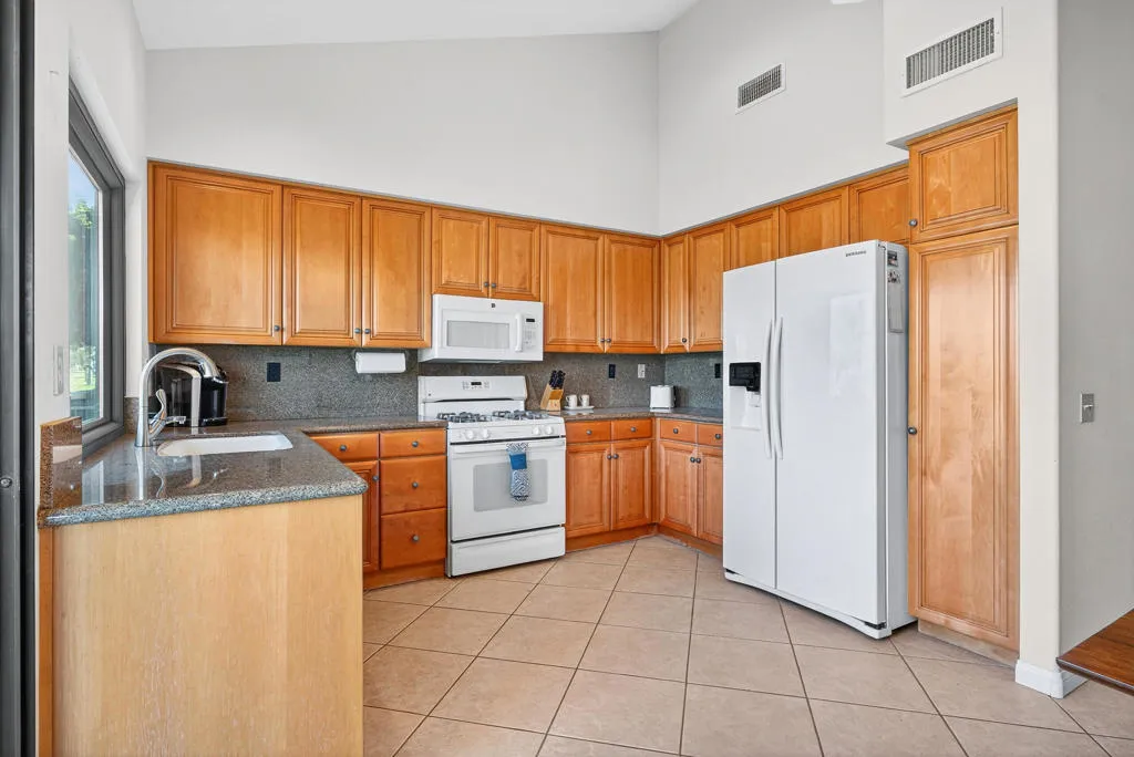 76232 Poppy Lane, Palm Desert, California 92211 home-pic-11