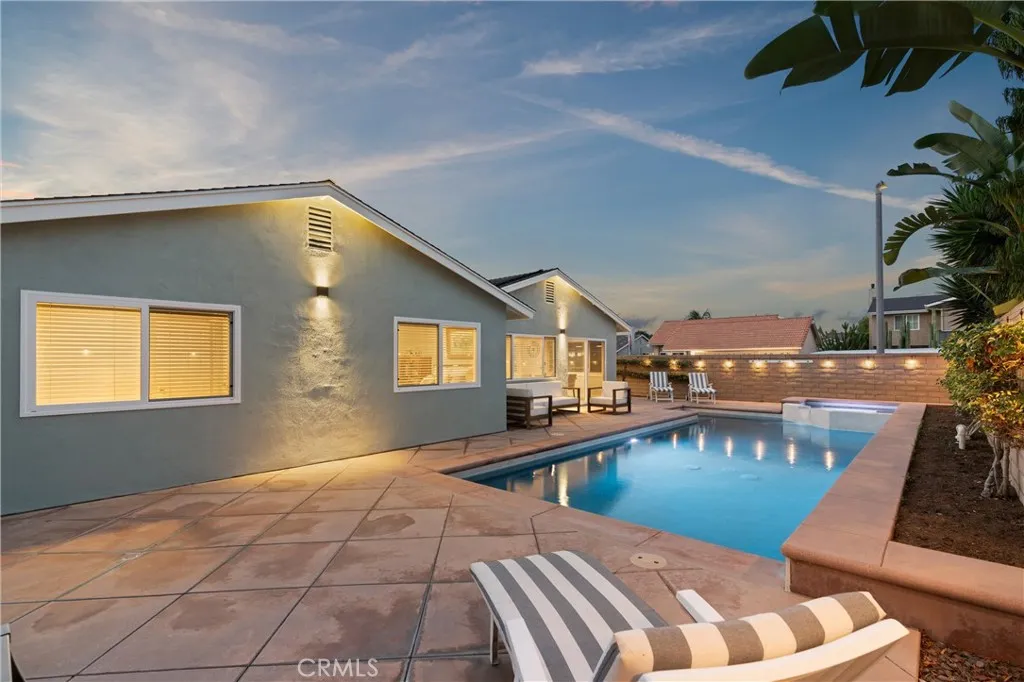 20392 Drew Circle, Huntington Beach, California 92646 home-pic-14