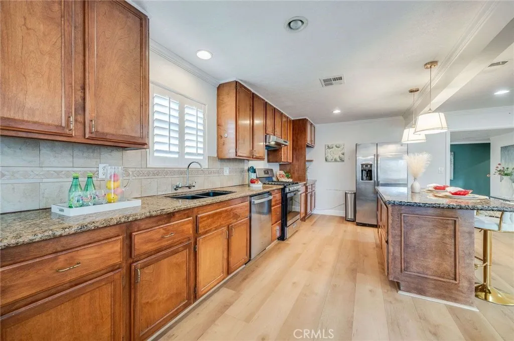 11321 212th, Lakewood, California 90715 home-pic-12