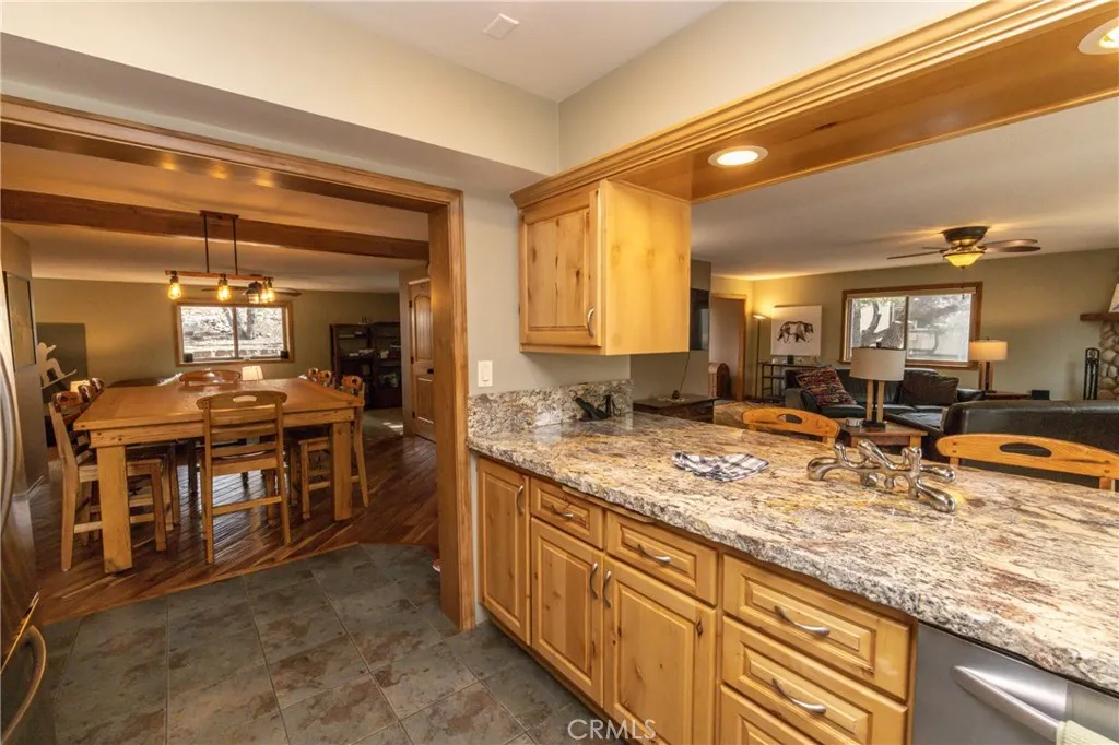 620 Villa Grove, Big Bear City, California 92315 home-pic-9
