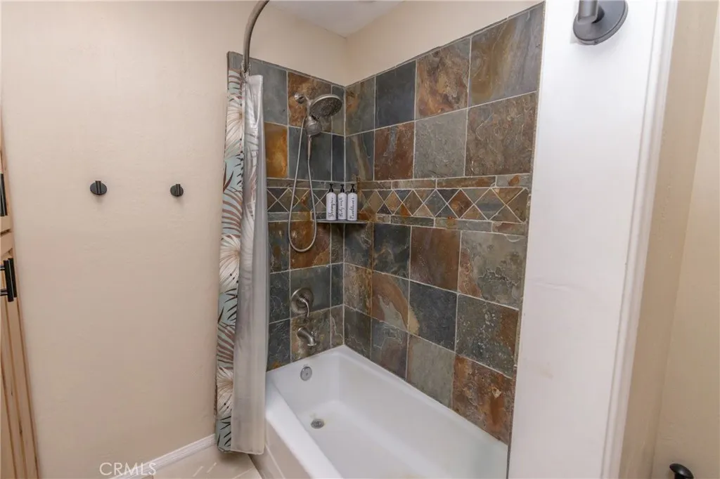 620 Villa Grove, Big Bear City, California 92315 home-pic-18