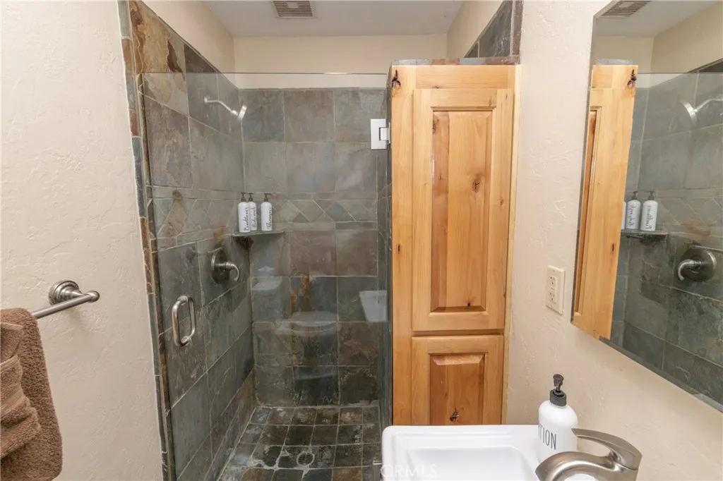 620 Villa Grove, Big Bear City, California 92315 home-pic-17