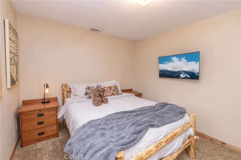 620 Villa Grove, Big Bear City, California 92315 home-pic-21